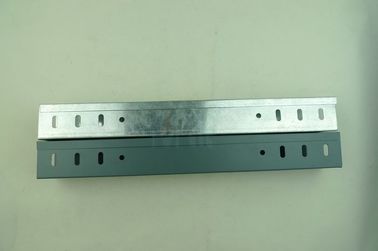 Plateau de câble électrique perforé en acier inoxydable standard plateau de câble GI galvanisé avec ISO