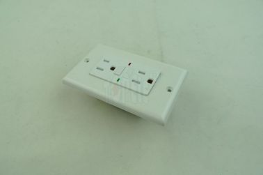 Réceptacles GFCI commerciaux duplex résistants à la manipulation de 125 V avec voyant LED
