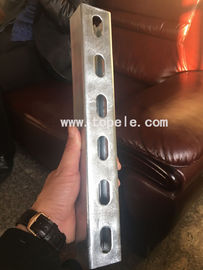 Chaud plongée galvanisée en acier à fente Unistrut canal pour soutenir les conduites 41X 41MM